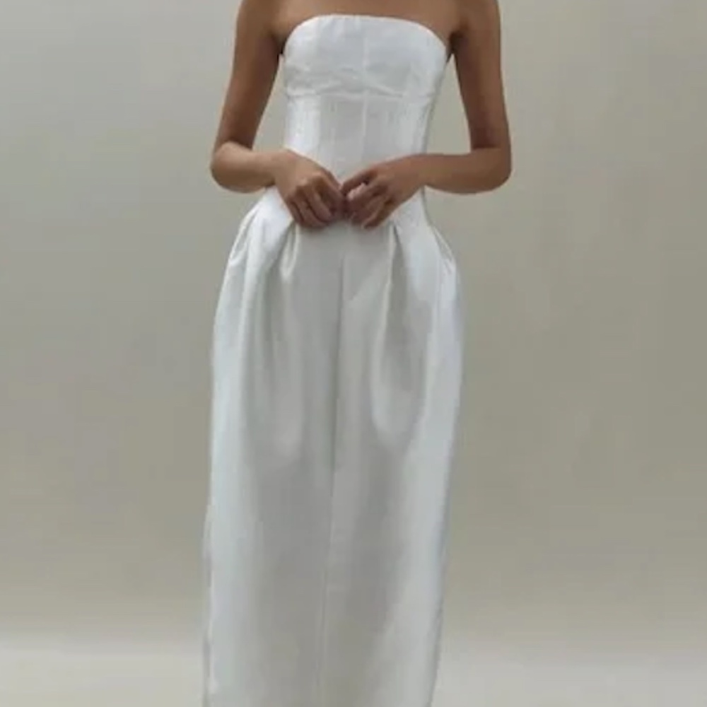 Elegant White Strapless Wedding Dress